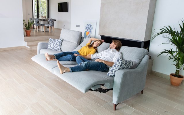 Sofas & Chairs